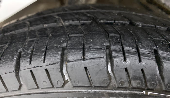 2011 Maruti Zen Estilo VXI, Petrol, Manual, 1,03,910 km, Right Rear Tyre Tread