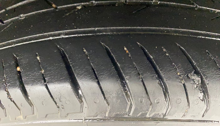 2022 Nissan MAGNITE XL, Petrol, Manual, 36,467 km, Left Rear Tyre Tread