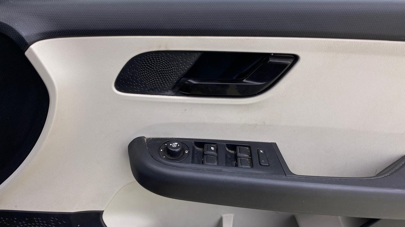 2021 Tata ALTROZ XM PLUS PETROL, Petrol, Manual, 55,080 km, Driver Side Door Panels Control