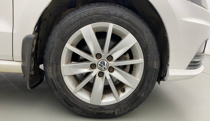 2017 Volkswagen Ameo HIGHLINE1.2L, Petrol, Manual, 23,835 km, Right Front Wheel