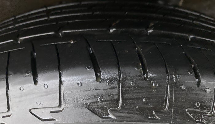 2022 Maruti Celerio ZXI D, Petrol, Manual, 577 km, Left Rear Tyre Tread