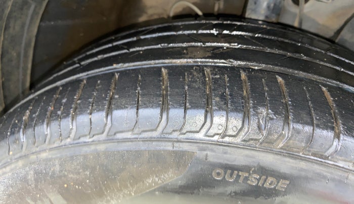 2021 Hyundai VENUE SX 1.5 CRDI, Diesel, Manual, 23,112 km, Right Front Tyre Tread