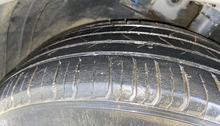 2021 Hyundai VENUE SX 1.5 CRDI, Diesel, Manual, 23,112 km, Left Front Tyre Tread