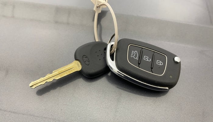 2021 Hyundai VENUE SX 1.5 CRDI, Diesel, Manual, 23,112 km, Key Close Up