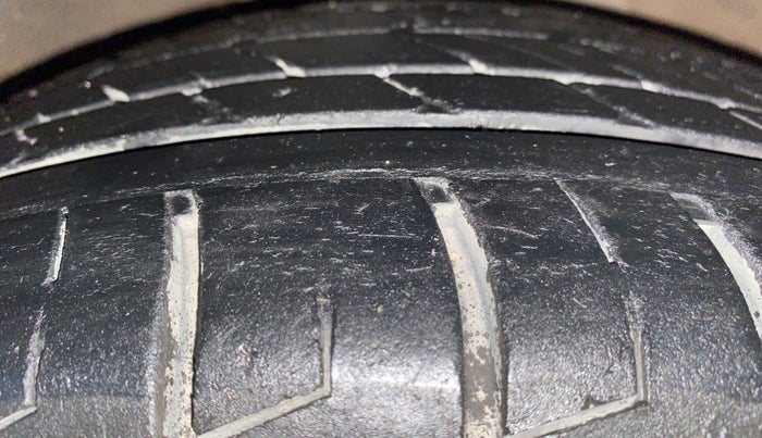 2017 Hyundai Verna 1.6 CRDI SX, Diesel, Manual, 91,585 km, Right Front Tyre Tread