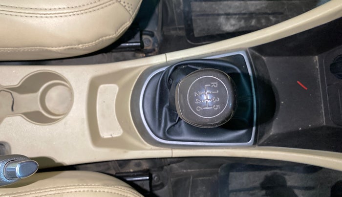 2017 Hyundai Verna 1.6 CRDI SX, Diesel, Manual, 91,585 km, Gear Lever