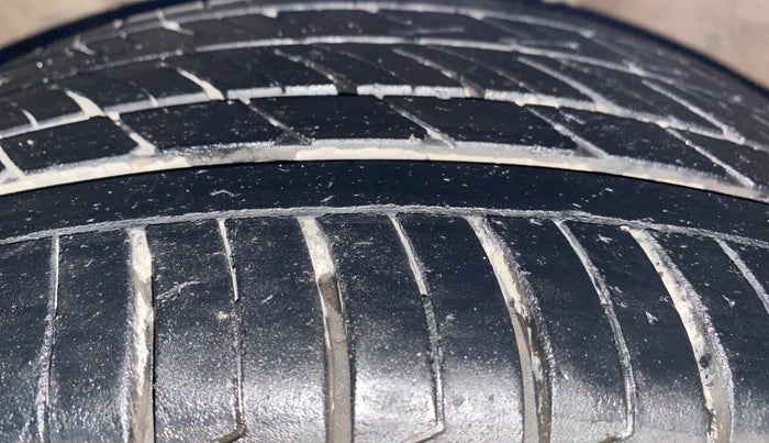 2017 Hyundai Verna 1.6 CRDI SX, Diesel, Manual, 91,585 km, Left Front Tyre Tread