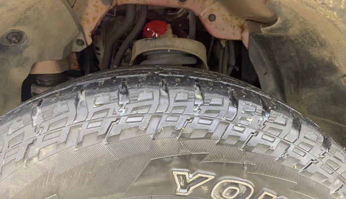 2016 Mahindra TUV300 T6, Diesel, Manual, 73,681 km, Left Front Tyre Tread