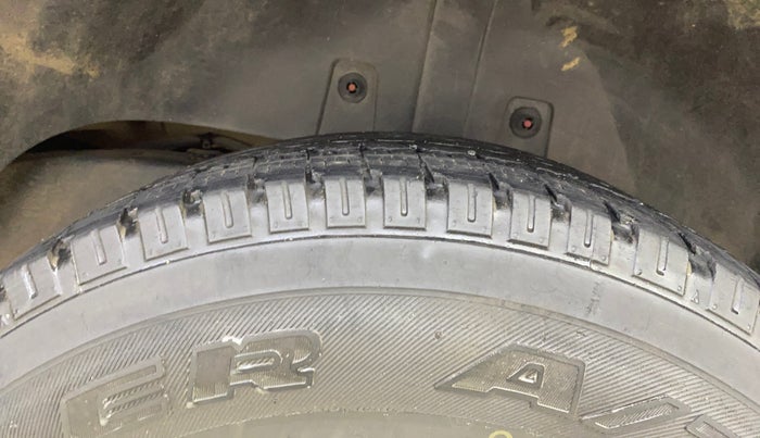 2016 Mahindra TUV300 T6, Diesel, Manual, 73,681 km, Left Rear Tyre Tread