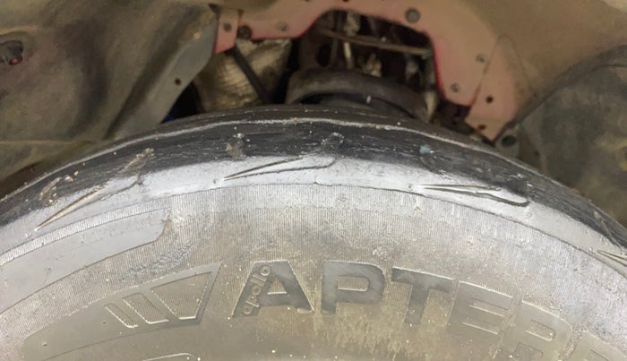 2016 Mahindra TUV300 T6, Diesel, Manual, 73,681 km, Right Front Tyre Tread