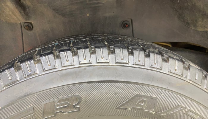 2016 Mahindra TUV300 T6, Diesel, Manual, 73,681 km, Right Rear Tyre Tread