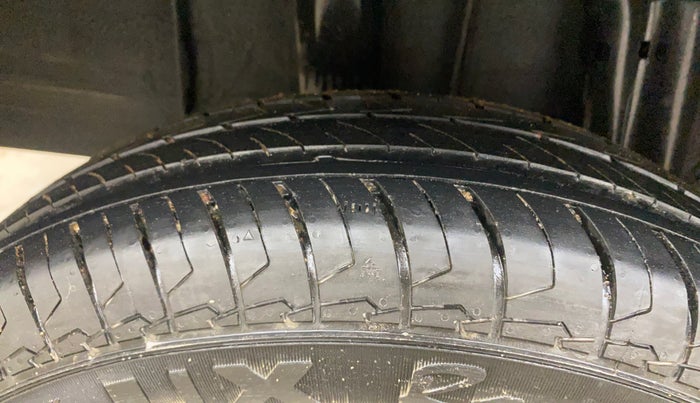 2022 Renault TRIBER RXT, Petrol, Manual, 52,550 km, Right Rear Tyre Tread