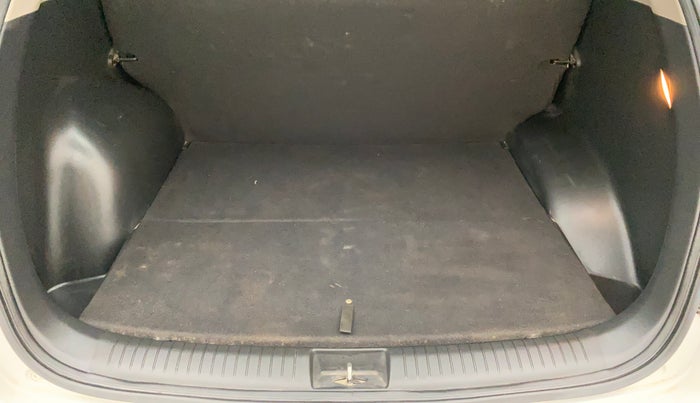 2017 Hyundai Creta E PLUS 1.6 PETROL, Petrol, Manual, 45,965 km, Boot Inside