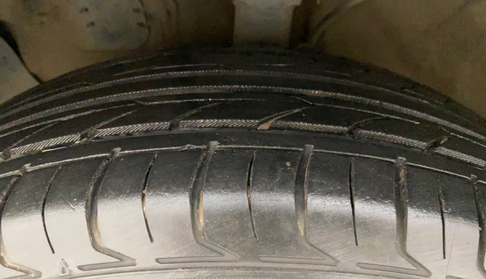 2017 Hyundai Creta E PLUS 1.6 PETROL, Petrol, Manual, 45,965 km, Left Front Tyre Tread