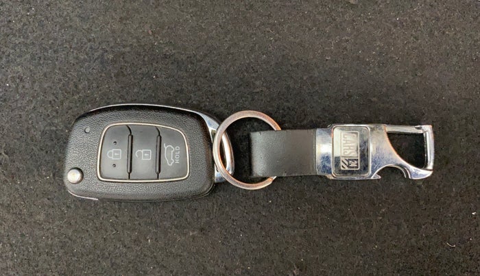 2017 Hyundai Creta E PLUS 1.6 PETROL, Petrol, Manual, 45,965 km, Key Close Up