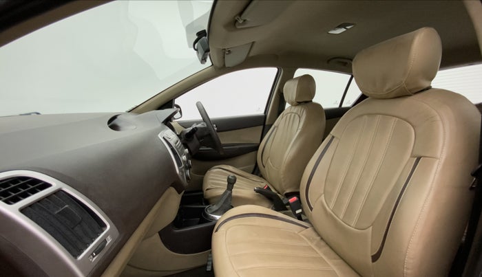 2011 Hyundai i20 MAGNA 1.2, Petrol, Manual, 44,084 km, Right Side Front Door Cabin