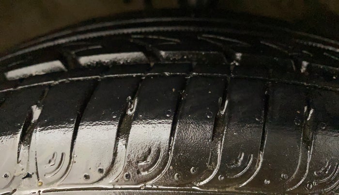 2011 Hyundai i20 MAGNA 1.2, Petrol, Manual, 44,084 km, Right Front Tyre Tread