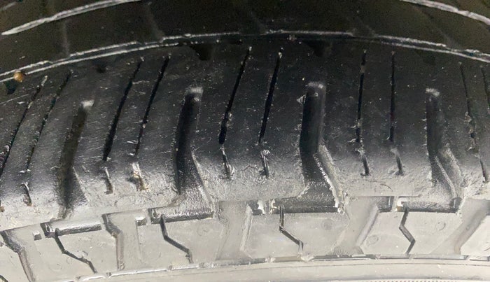 2012 Hyundai Eon MAGNA, Petrol, Manual, 70,686 km, Left Rear Tyre Tread