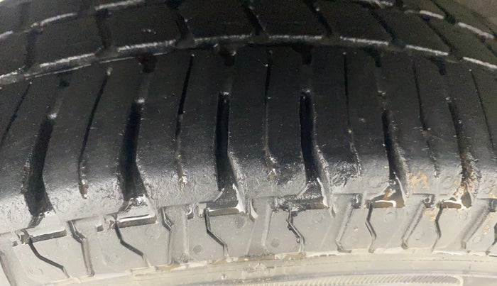 2012 Hyundai Eon MAGNA, Petrol, Manual, 70,686 km, Right Rear Tyre Tread