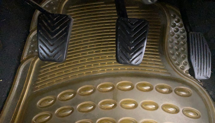 2012 Hyundai Eon MAGNA, Petrol, Manual, 70,686 km, Pedals