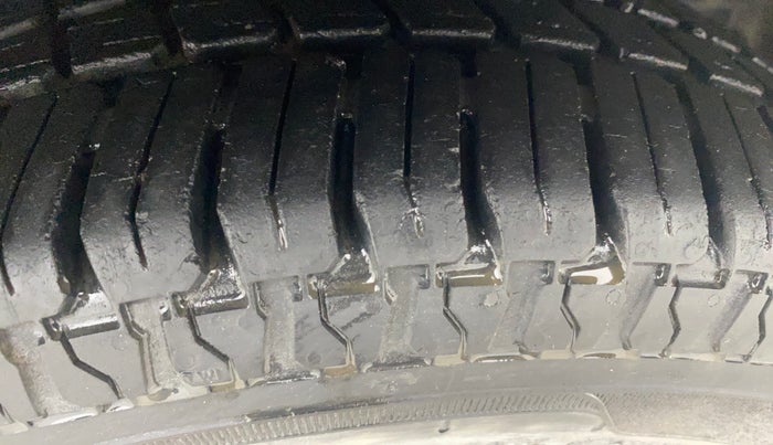 2012 Hyundai Eon MAGNA, Petrol, Manual, 70,686 km, Right Front Tyre Tread