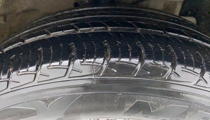 2018 Maruti Ertiga VDI SHVS LIMITED EDITION, Diesel, Manual, 25,075 km, Right Front Tyre Tread