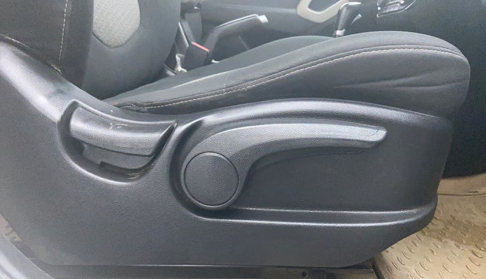 2017 Hyundai Creta 1.6 CRDI SX PLUS AUTO, Diesel, Automatic, 97,547 km, Driver Side Adjustment Panel