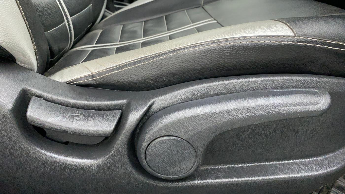 2019 Hyundai Elite i20 1.2 SPORTS PLUS VTVT, Petrol, Manual, 30,152 km, Driver Side Adjustment Panel