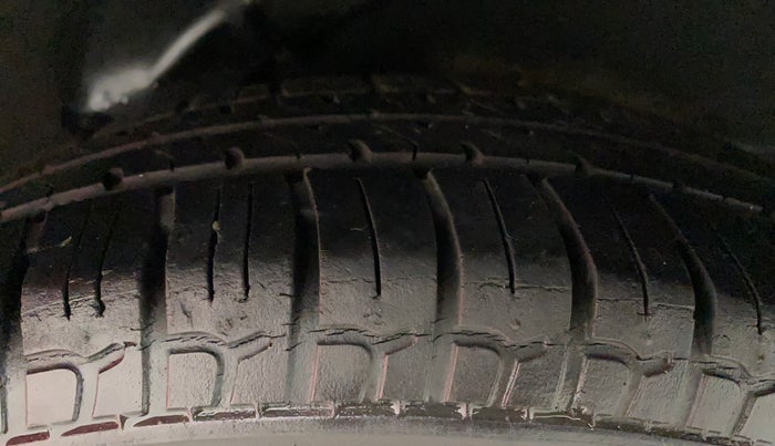 2014 Hyundai i10 MAGNA 1.1, Petrol, Manual, 34,902 km, Left Rear Tyre Tread