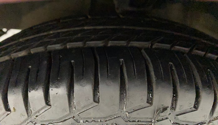 2014 Hyundai i10 MAGNA 1.1, Petrol, Manual, 34,902 km, Left Front Tyre Tread