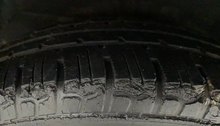 2014 Hyundai i10 MAGNA 1.1, Petrol, Manual, 34,902 km, Right Rear Tyre Tread