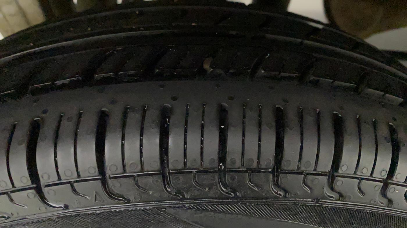 2019 Maruti Alto 800 LXI, Petrol, Manual, 33,325 km, Right Front Tyre Tread