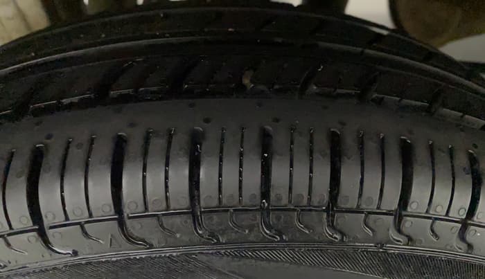 2019 Maruti Alto 800 LXI, Petrol, Manual, 33,325 km, Right Front Tyre Tread
