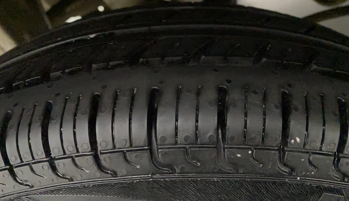 2019 Maruti Alto 800 LXI, Petrol, Manual, 33,325 km, Left Front Tyre Tread