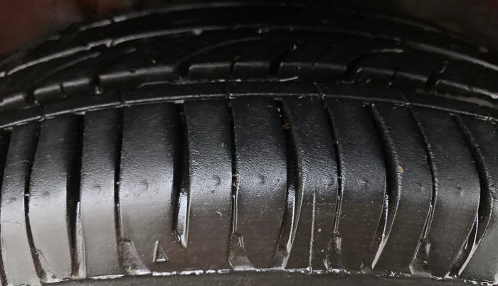 2010 Maruti Zen Estilo VXI, Petrol, Manual, 45,747 km, Right Front Tyre Tread