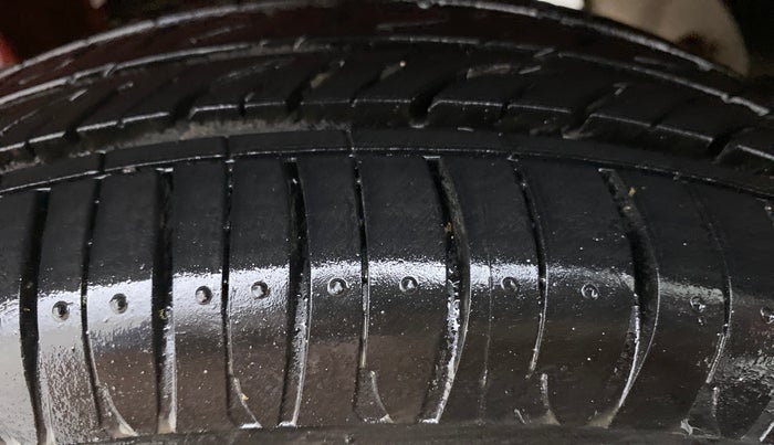 2010 Maruti Zen Estilo VXI, Petrol, Manual, 45,747 km, Right Rear Tyre Tread