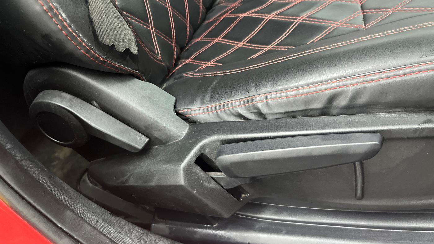 2021 Tata ALTROZ XZ DIESEL, Diesel, Manual, 1,16,263 km, Driver Side Adjustment Panel