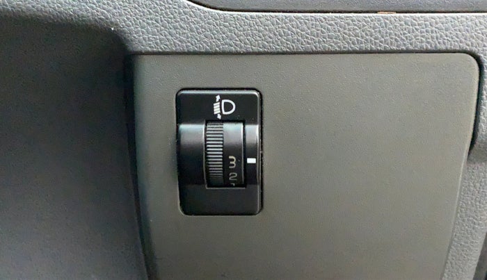 2017 Mahindra KUV 100 NXT K4+ 6S, Petrol, Manual, 20,536 km, Dashboard - Headlight height adjustment not working