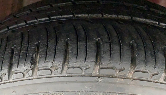 2017 Mahindra KUV 100 NXT K4+ 6S, Petrol, Manual, 20,536 km, Right Front Tyre Tread