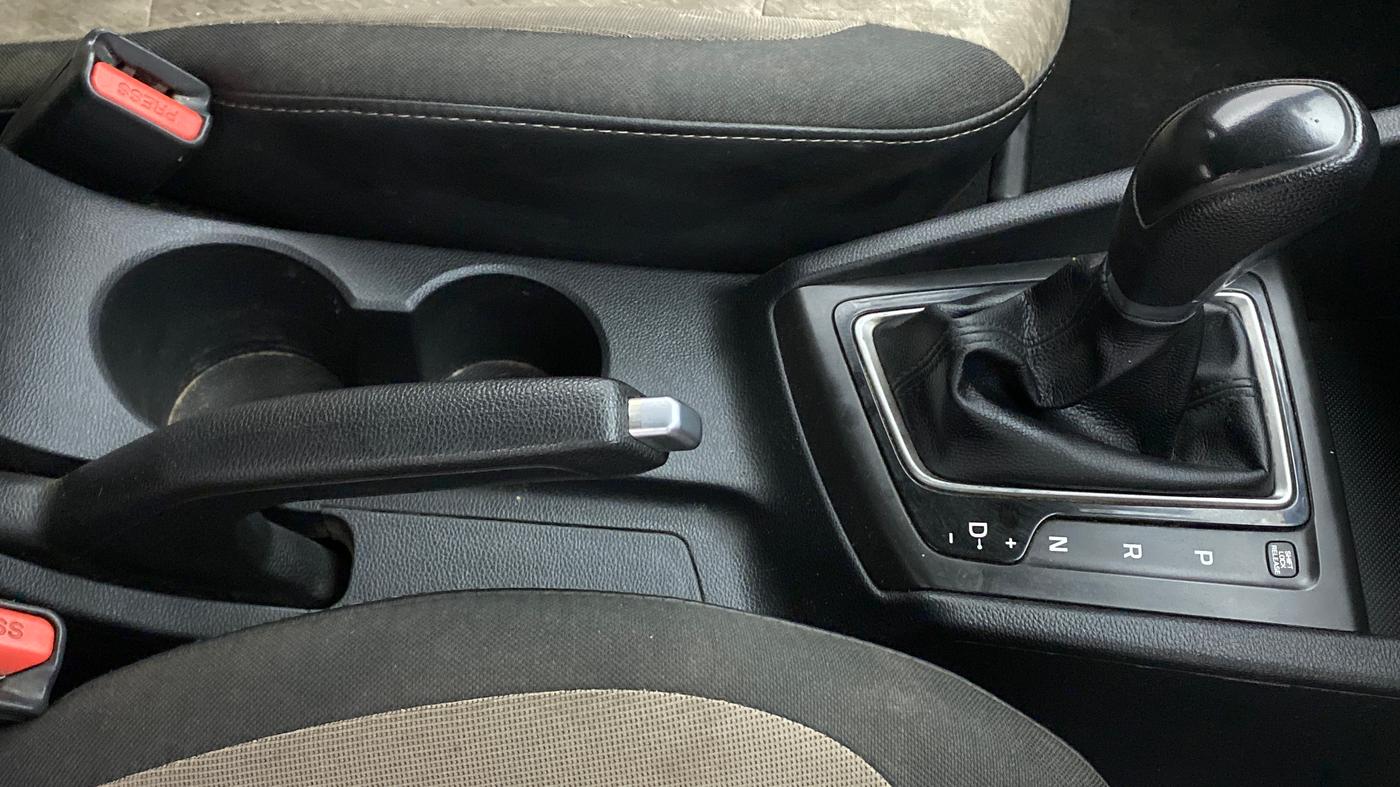 2018 Hyundai Elite i20 Magna Executive 1.2 AT, Petrol, Automatic, 85,315 km, Gear Lever