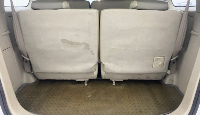 2014 Toyota Innova 2.5 GX 8 STR, Diesel, Manual, 1,07,663 km, Boot Inside