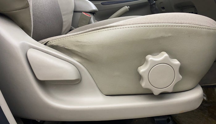 2014 Toyota Innova 2.5 GX 8 STR, Diesel, Manual, 1,07,663 km, Driver Side Adjustment Panel