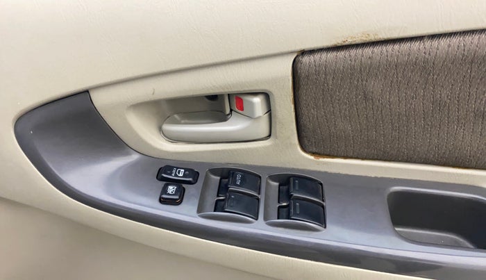 2014 Toyota Innova 2.5 GX 8 STR, Diesel, Manual, 1,07,663 km, Driver Side Door Panels Control