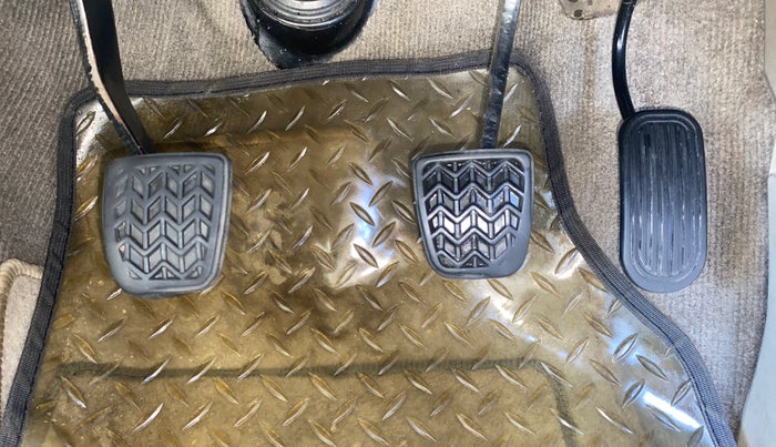 2014 Toyota Innova 2.5 GX 8 STR, Diesel, Manual, 1,07,663 km, Pedals