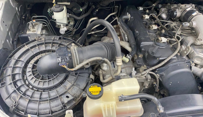 2014 Toyota Innova 2.5 GX 8 STR, Diesel, Manual, 1,07,663 km, Engine View - Right