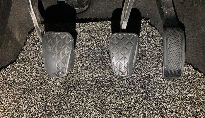 2016 Ford New Figo TITANIUM 1.2 PETROL MT, Petrol, Manual, 84,704 km, Pedals