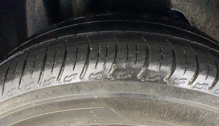 2016 Ford New Figo TITANIUM 1.2 PETROL MT, Petrol, Manual, 84,704 km, Right Rear Tyre Tread