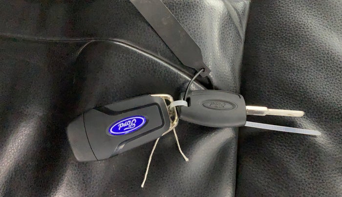 2016 Ford New Figo TITANIUM 1.2 PETROL MT, Petrol, Manual, 84,704 km, Key Close Up