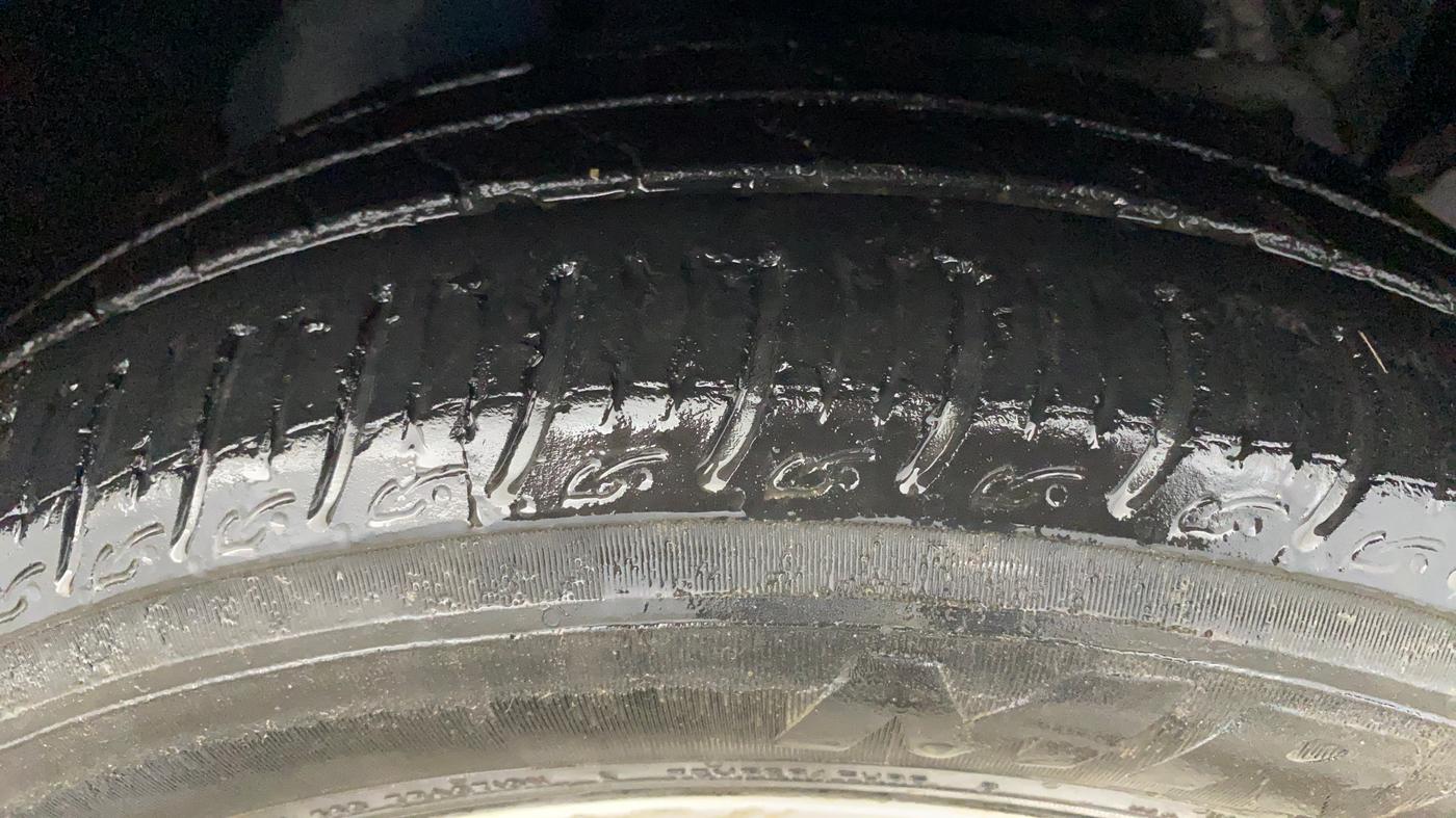 2016 Ford New Figo TITANIUM 1.2 PETROL MT, Petrol, Manual, 84,704 km, Right Front Tyre Tread