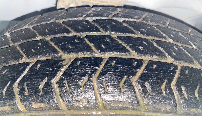 2019 Maruti Eeco 5 STR WITH A/C+HTR, Petrol, Manual, 26,591 km, Left Front Tyre Tread